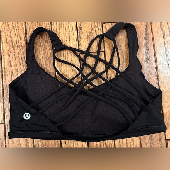Lululemon Bundle of (2) Free to Be Wild Bras- White/Black Size 8 - Picture 7 of 9